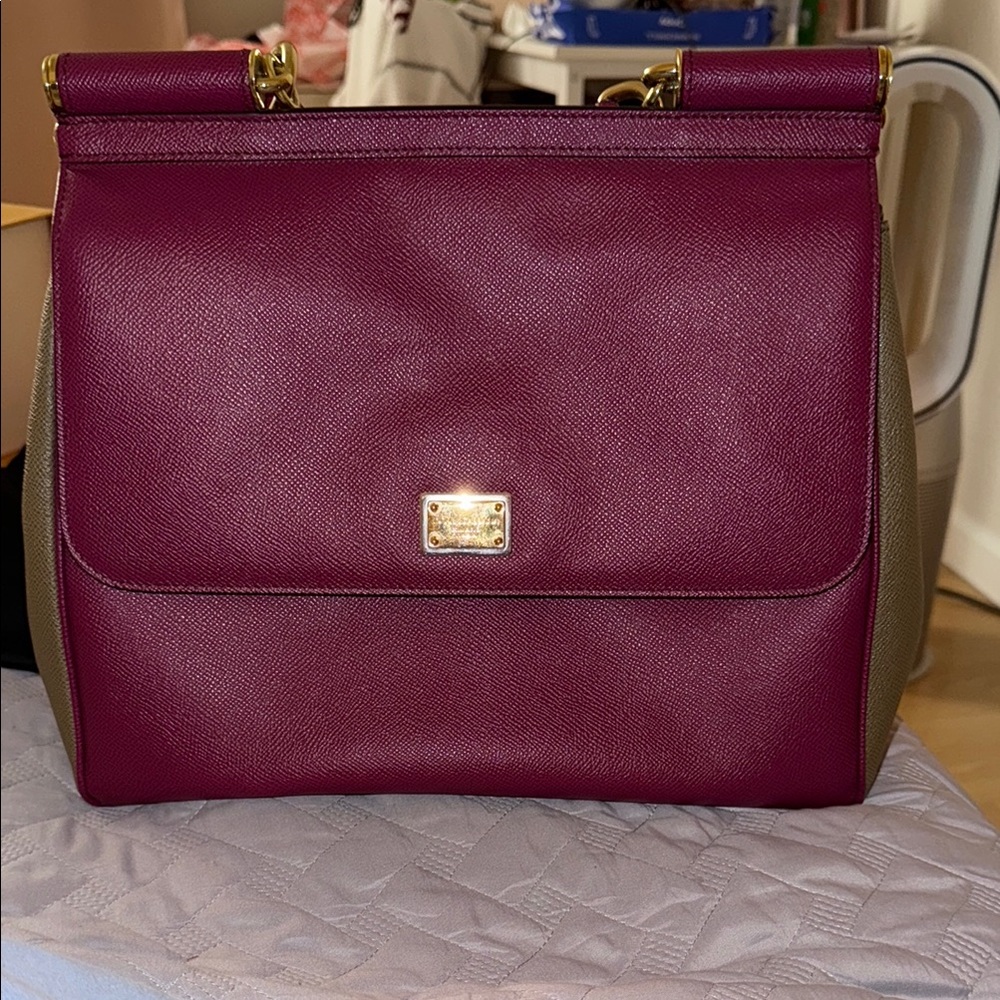 Dolce & Gabbana Red and Green Shoulder Bag with Classic Design